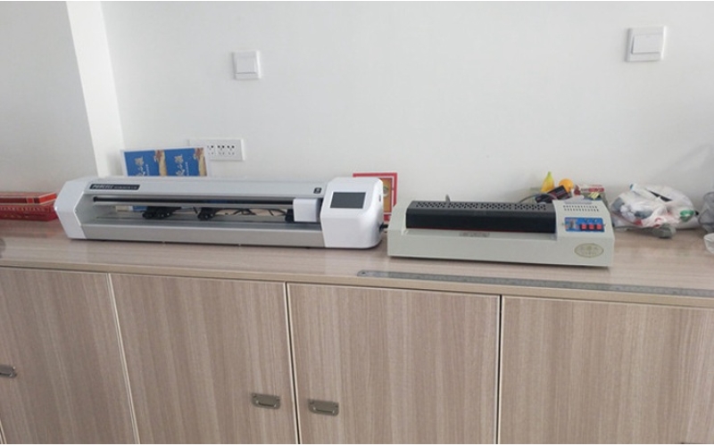 銅版紙模切機(jī)、即時(shí)貼雕刻機(jī)