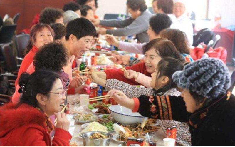 敦煌社區(qū)舉辦“左鄰右舍話端午，鄰里一家親”端午節(jié)活動暨第十三屆百家宴活動